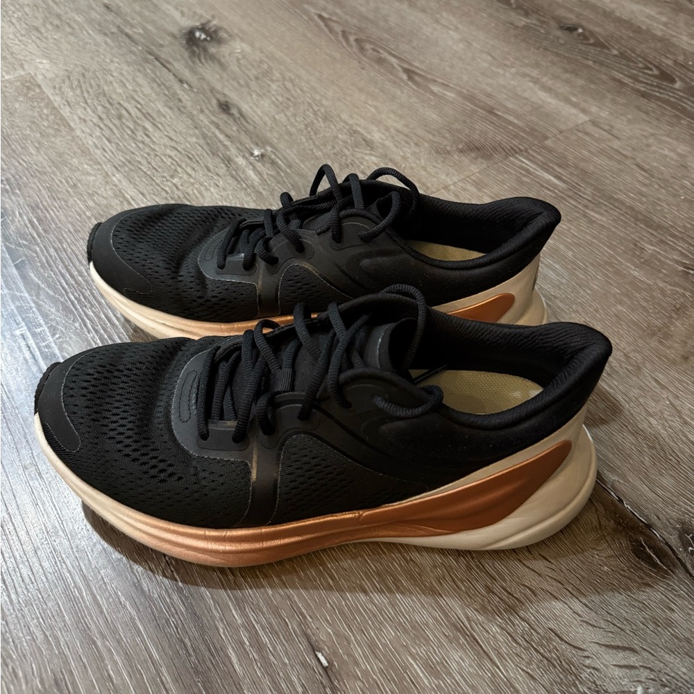 EUC Lululemon blissfeel running shoes women’s 6.5
